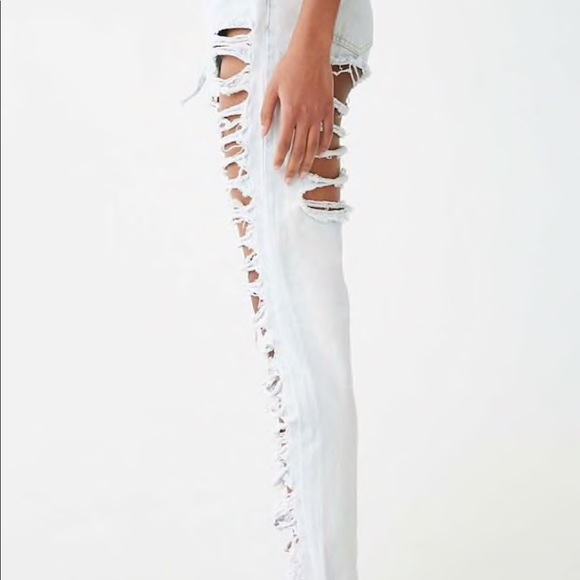 Distressed cutout jeans NWT light wash - Picture 4 of 8